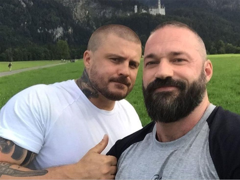 21 Photos of Muscle Bears in Love