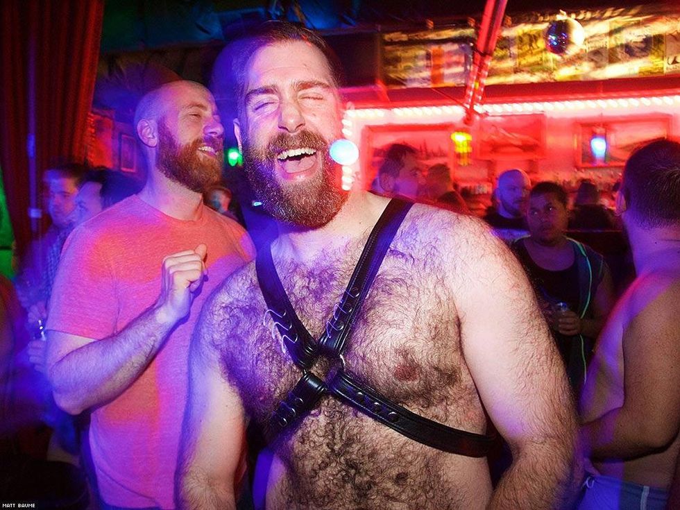 35 DOs and DON'Ts of a Gay Leather Bar