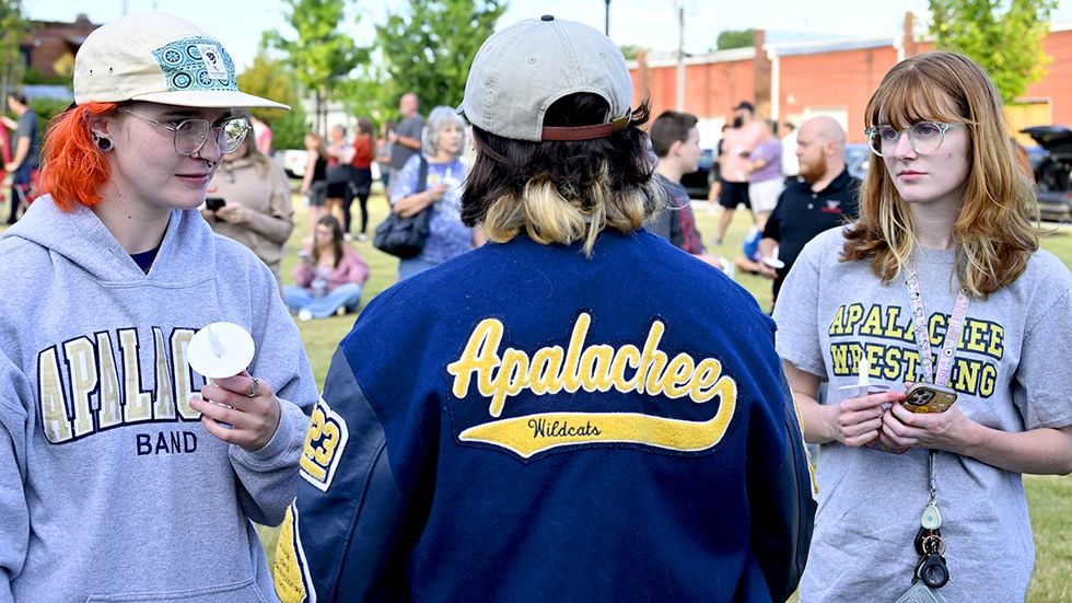 Apalachee highschool shooting students vigil