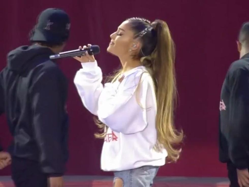 980px x 736px - Watch Ariana Grande's One Love Manchester Concert Live