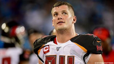 Tampa Bay Buccaneers linebacker Carl Nassib (94) warms up before an NFL  football game against the San Francisco 49ers, Sunday, Dec.11, 2022, in  Santa Clara, Calif. (AP Photo/Scot Tucker Stock Photo - Alamy