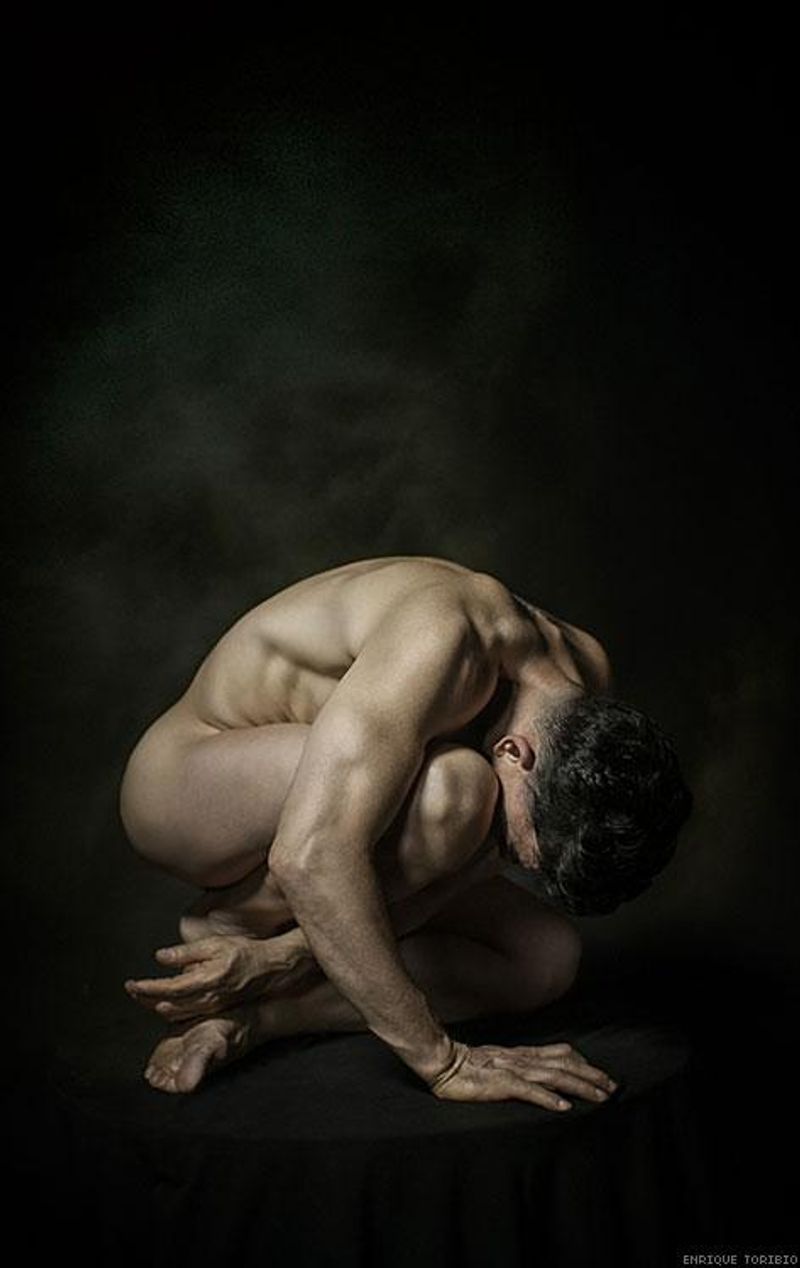 40 Photos of the Naked Male Body in Knots by Enrique Toribio