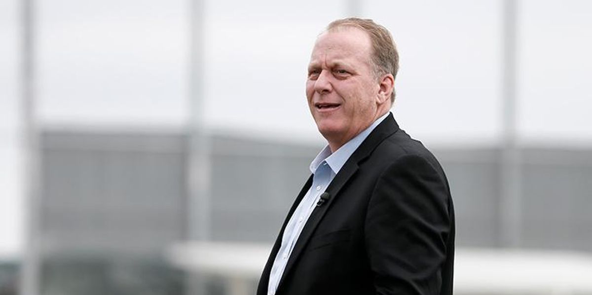 Curt Schilling's wife wants return of family computer auctioned