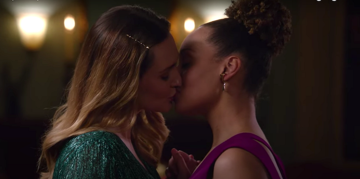 1200px x 598px - Hallmark's 'Good Witch' Seals Series Finale With a Same-Sex Kiss