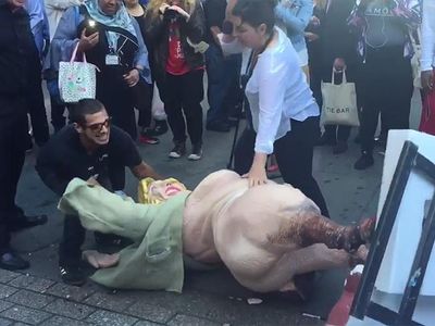 400px x 300px - What's in a Nude? Graphic Hillary Clinton Statue Provokes Outrage In NYC