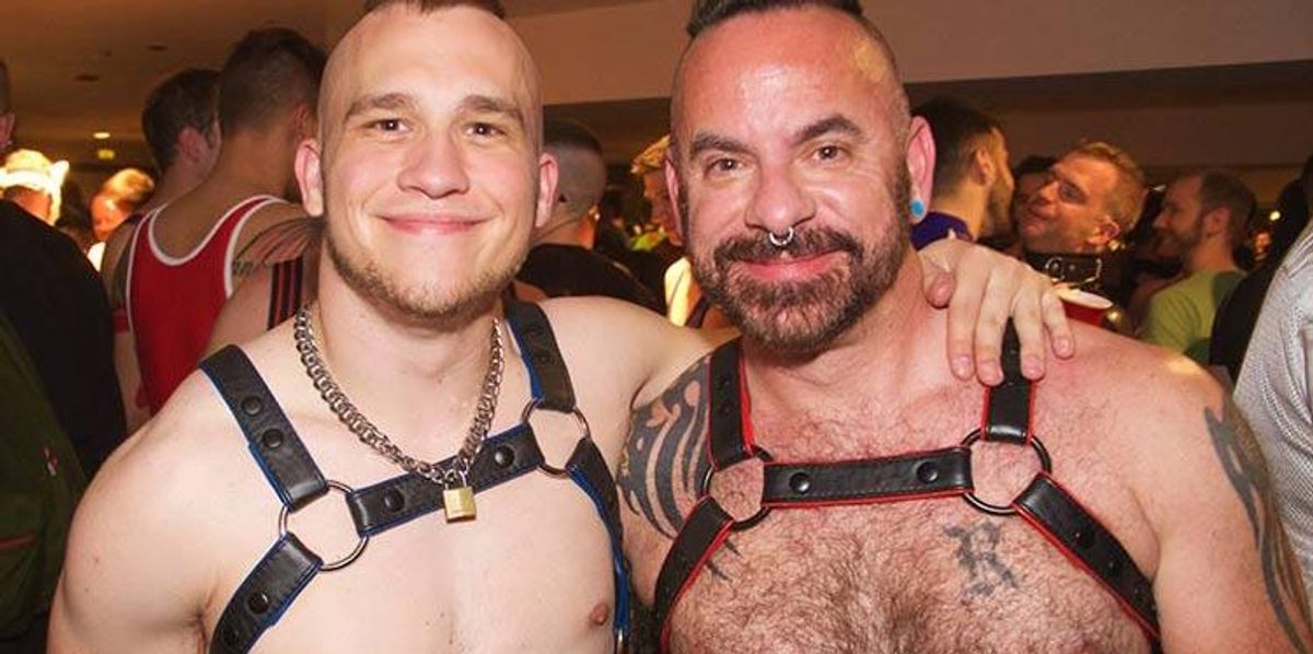 Drunk Fisting Party - 35 DOs and DON'Ts of a Gay Leather Bar