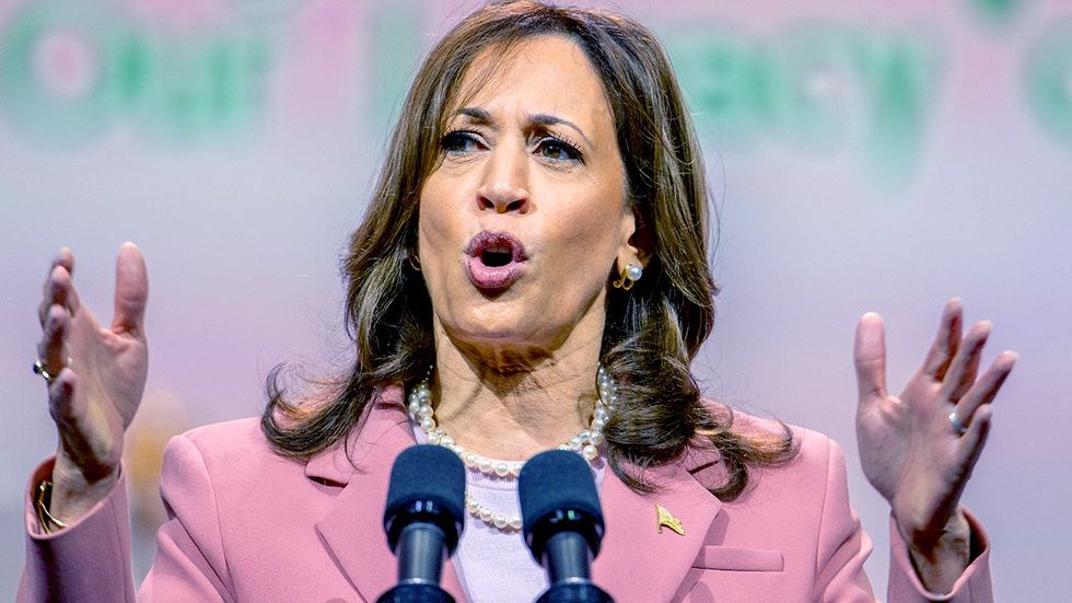Kamala Harris gives powerful speech at AKA convention days after sorors complaints got hundreds of gays evicted from Dallas hotel