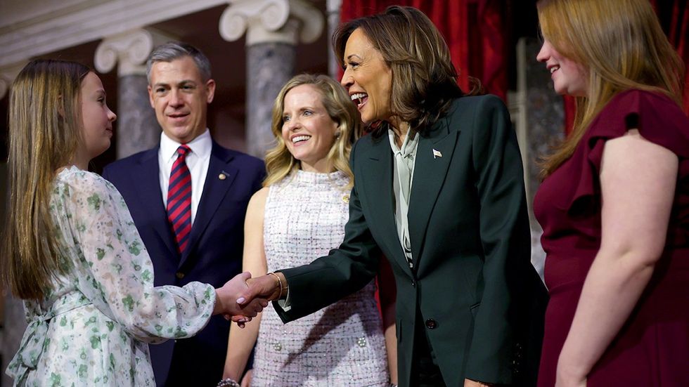 kamala harris meets family of Sen Jim Banks on the first day of 119th congress swearing in ceremony