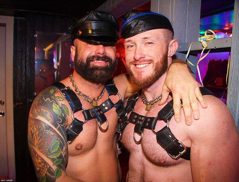 784px x 597px - 35 DOs and DON'Ts of a Gay Leather Bar