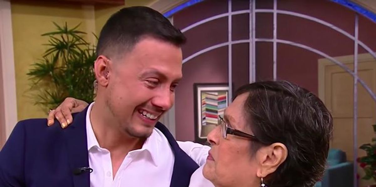 1200px x 598px - Gay Univision TV Personality Comes Out On Air with His Mom's Support