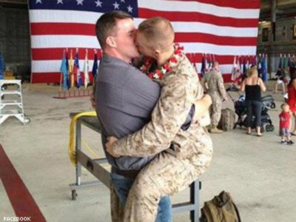 980px x 735px - WATCH Meet The Gay Marine Whose Homecoming Kiss Went Viral