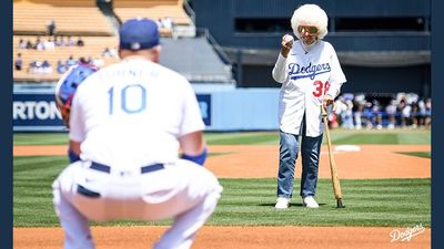 Korean Girl Throws The Hottest First Pitch For Baseball Game 