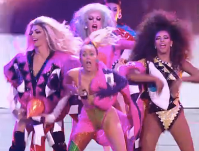 Miley Cyrus Nude Lesbian - WATCH: Miley Cyrus Closes VMAs with LGBT Youth and Drag Queens