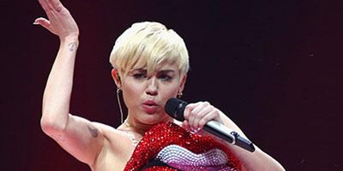 1200px x 600px - Dominican Republic Bans Miley Cyrus for Promoting Lesbian Sex