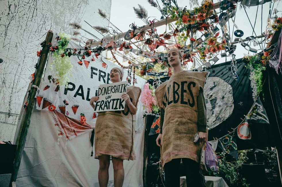 Photo Gallery Full Moon Drag Troupe Anti-Zionist Jewish Queer Artists HOT 2 ROT Sukkot Drag Outdoor Community Garden Spectacular Brooklyn, New York