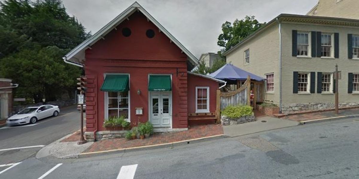 Employees of Virginia Restaurant Urged Removal of Sarah Huckabee Sanders