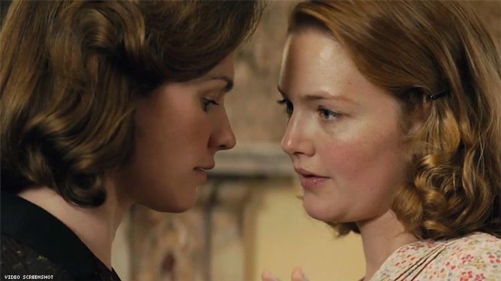 980px x 551px - Anna Paquin & Holliday Grainger Smolder in 'Tell it to the Bees' Dance