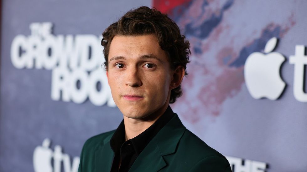 12 Eyes Bf Xxx Video Downlods - Tom Holland's Gay Sex Scene in 'The Crowded Room' Defended by Fans