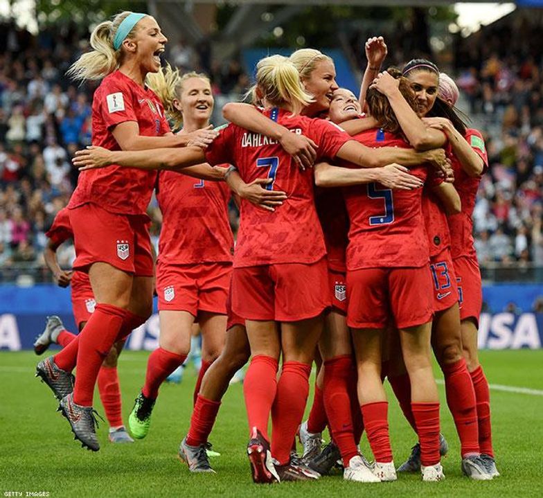 31 Pictures Of The US Women's World Cup Soccer Team Celebrating Their  Historic Win