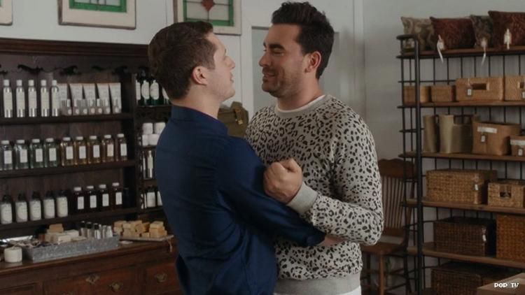 Dan Levy Calls Out Uk Channel For Editing Gay Schitt S Creek Scenes