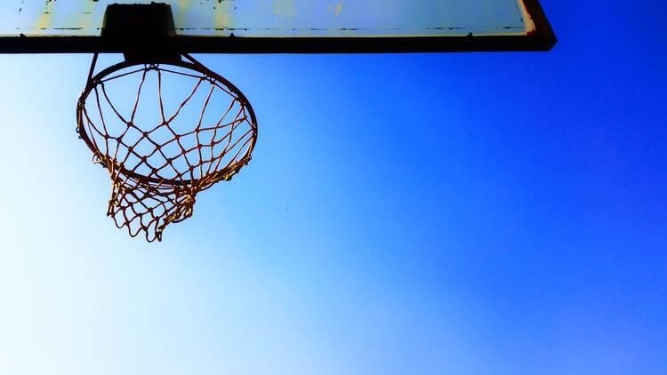 Basketball hoop